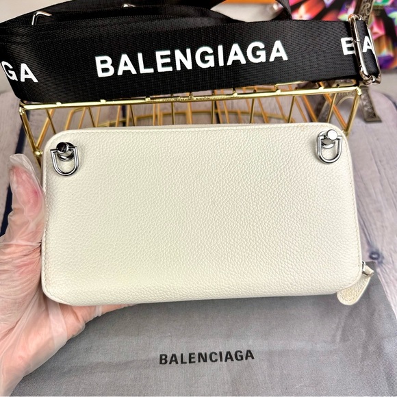 Balenciaga white and black zippy wallet crossbody bag with strap and necklace - Picture 4 of 16